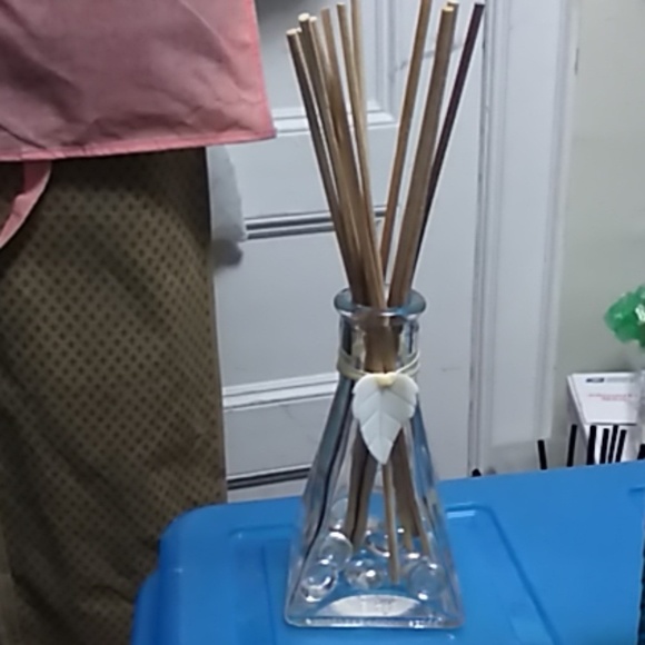 Reed Diffuser - Picture 1 of 4